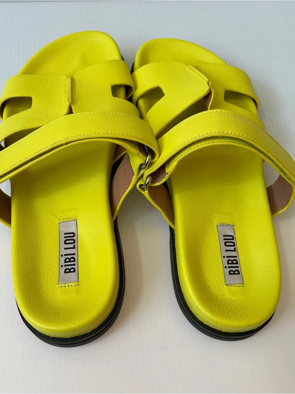 NWT Anthropologie Bibi Lou Mindy Cut Out Slide Sandal Leather Size 9 40 Yellow
